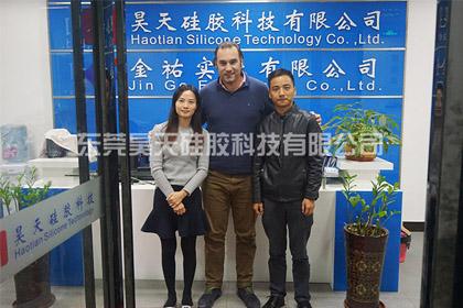 臺灣迪士尼貿(mào)易商參觀矽膠手機殼生產(chǎn)廠家